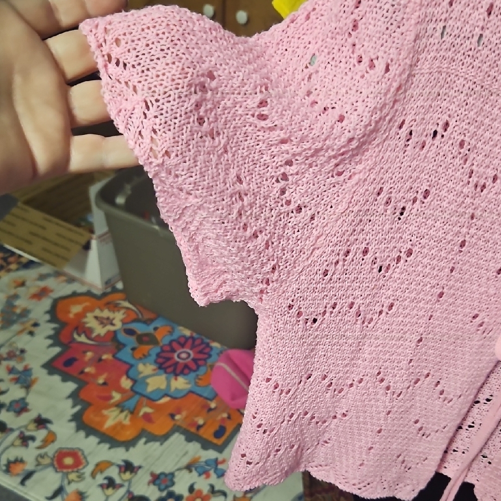 Soft Pink V-Neck Sweater with Open Knit Design - Picture 2 of 5